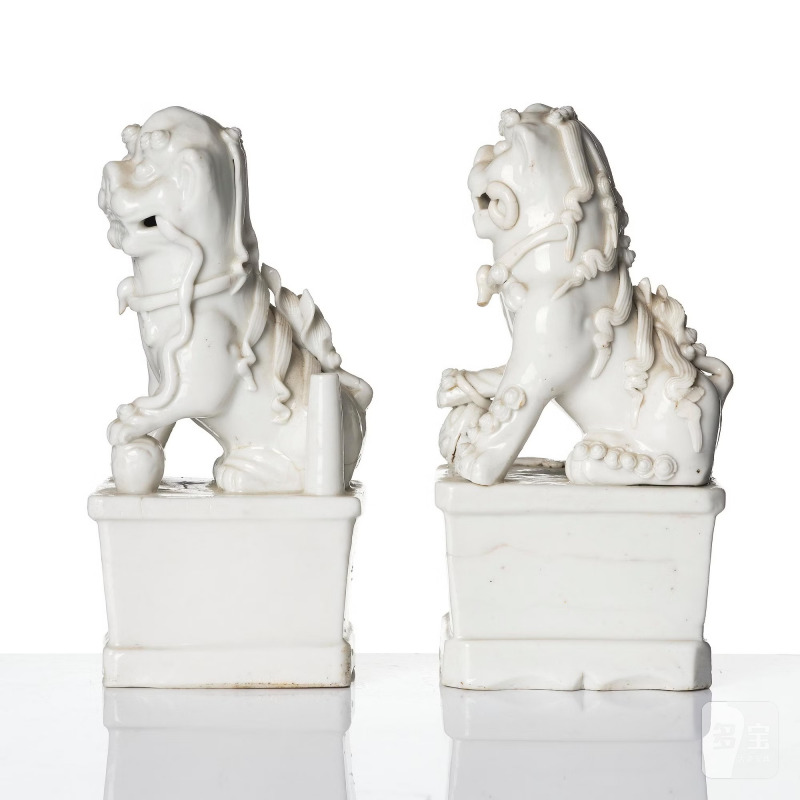 Two blanc de chine figures of buddhist lions/joss stick holders, - 图2